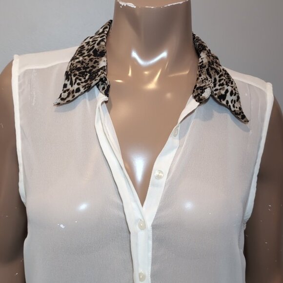 3/$20 Vero Moda Sheer Sleeveless Blouse Buttoned White Leopard Collar Size Large - Picture 3 of 9